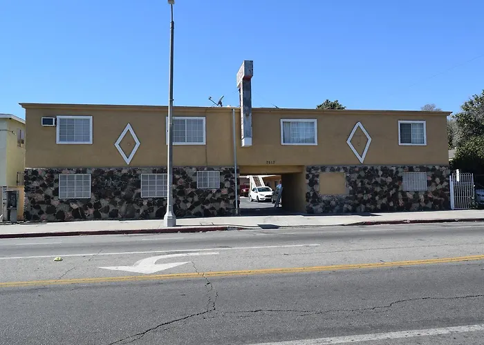 Top Hat Motel