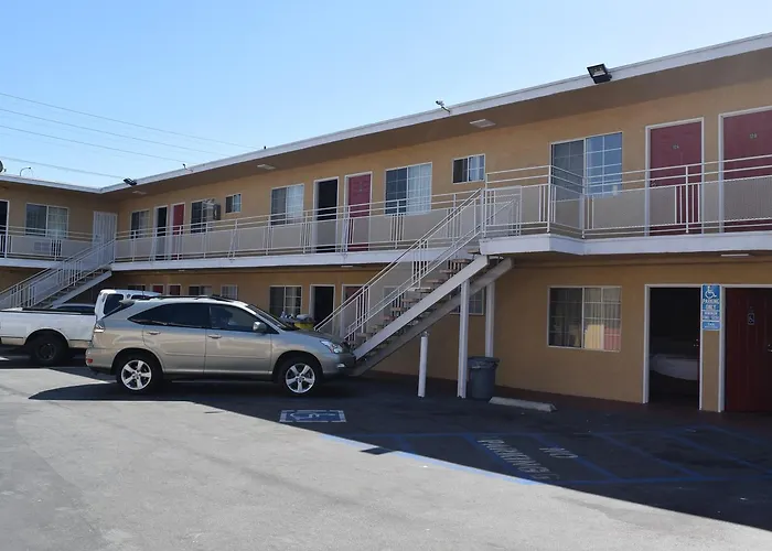 Top Hat Motel